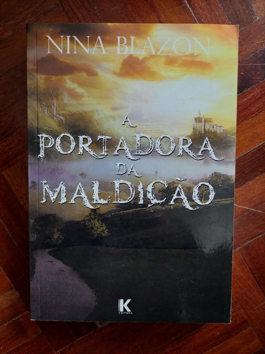 Nina blazon - Portadora da maldição