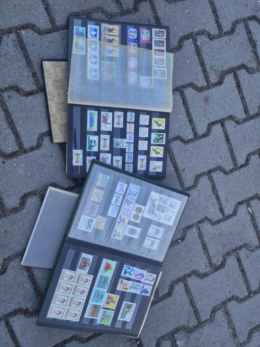 Dwa klasery pełne znaczków - 48 stron