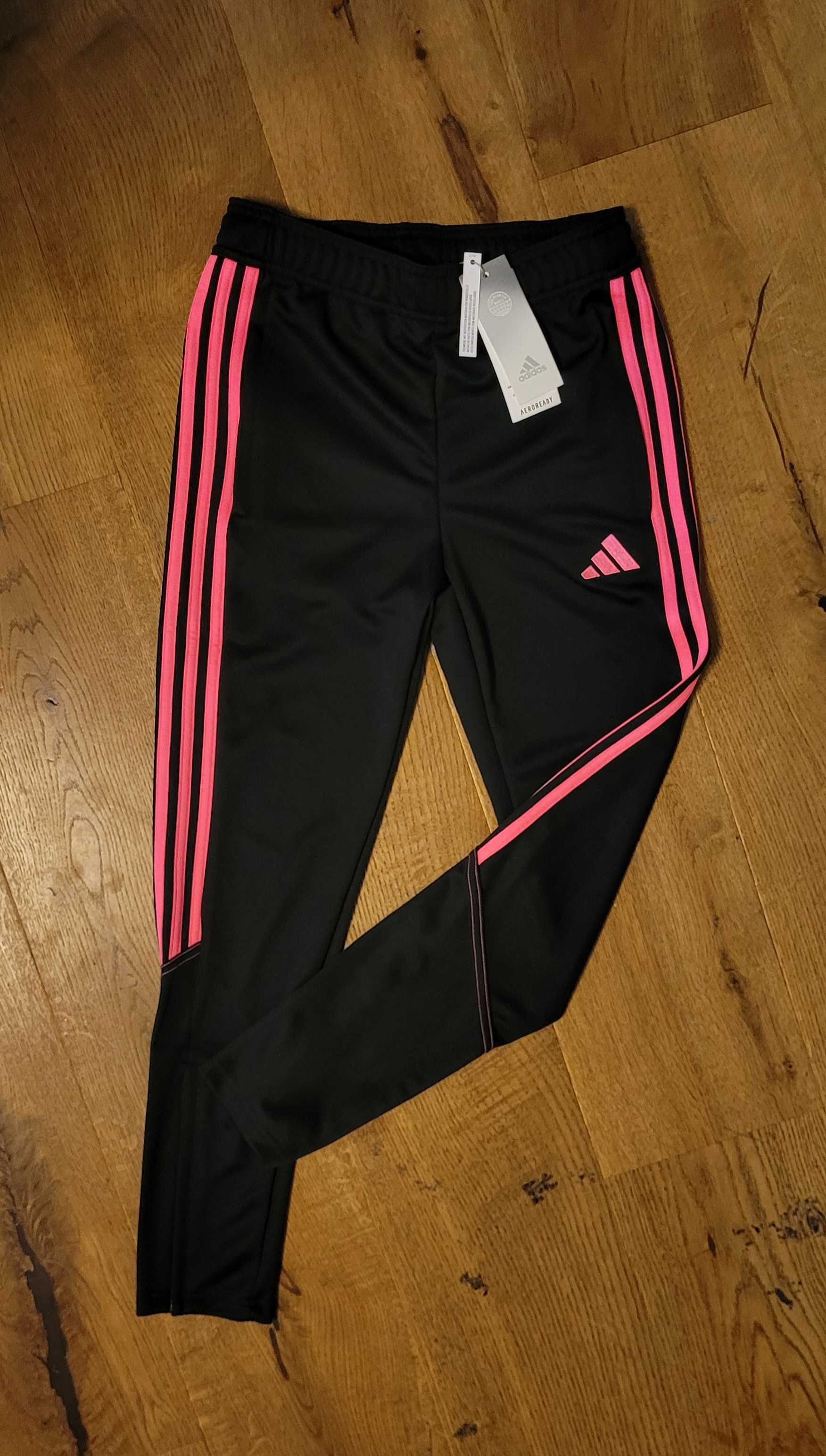 Nowe spodnie sportowe dresowe Adidas 152