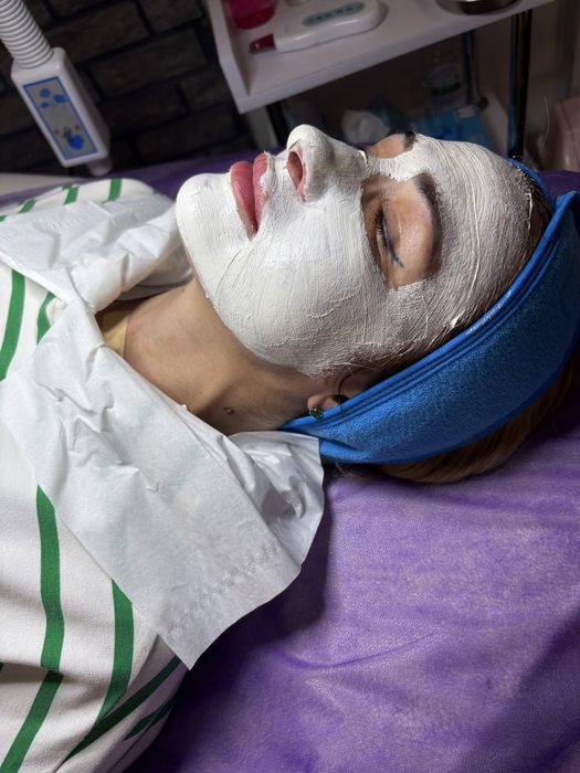 Косметологія Чистка обличчя + пілінг + маска