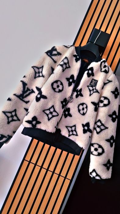 Śliczne futerko damskie Louis Viutton