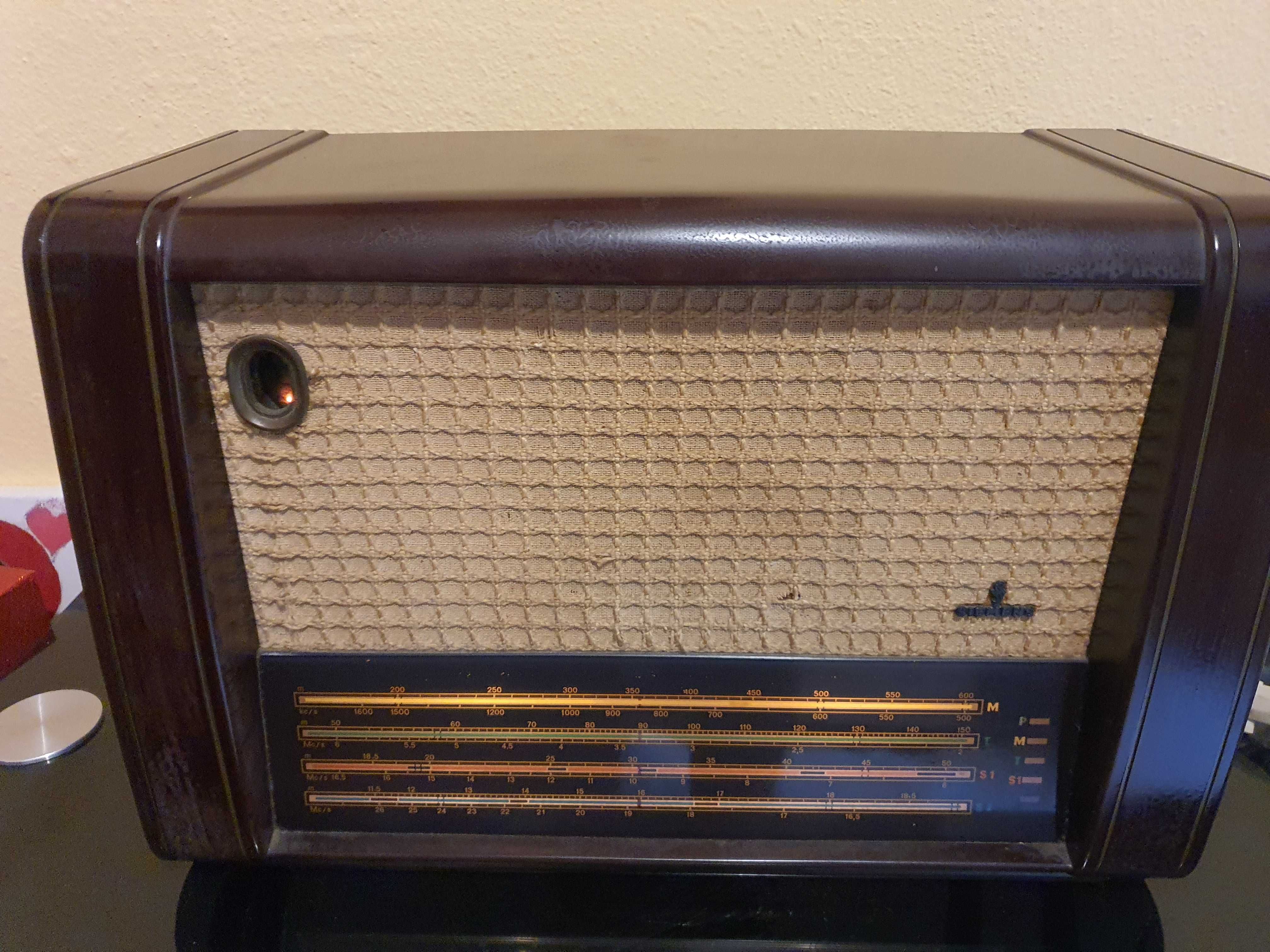 Radio vintage Siemens do ano 1950