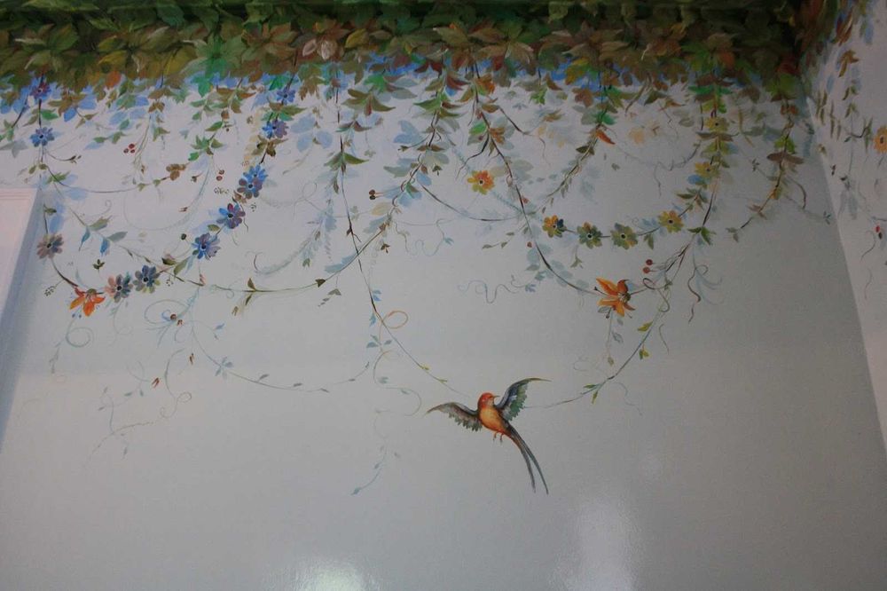 Pintura artística em parede.