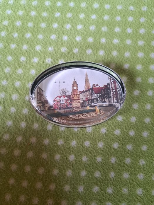 Vintage przycisk do papieru - widok brytyjskiego miasta