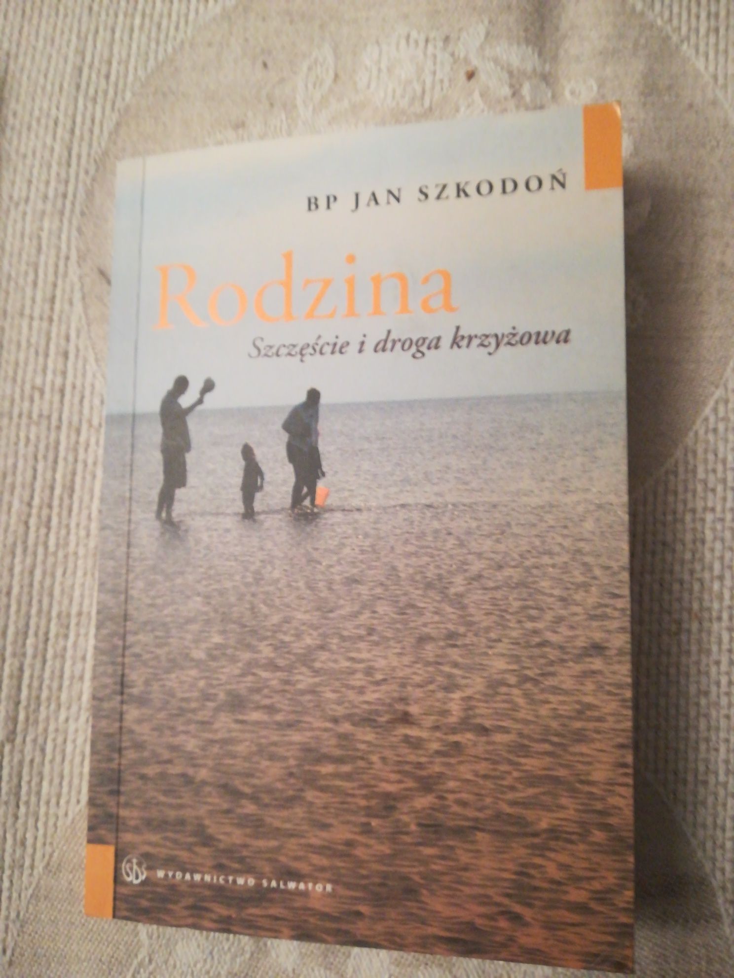 książka "Rodzina. Szczęście i droga krzyżowa" BP Jan Szkodoń