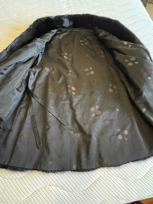 Casaco XL em Pele de Vison Preta – Luxo Atemporal