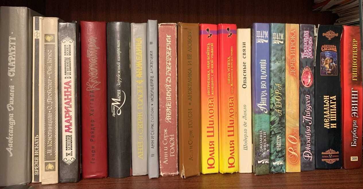 Книги из домашней библиотеки: романы, поэзия, детективы, сказки