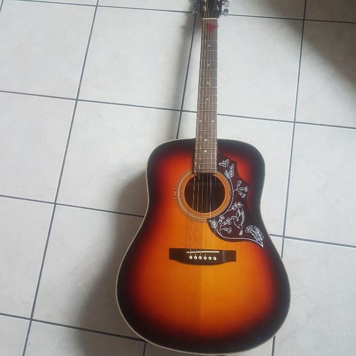 Sprzedam gitarę akustyczną