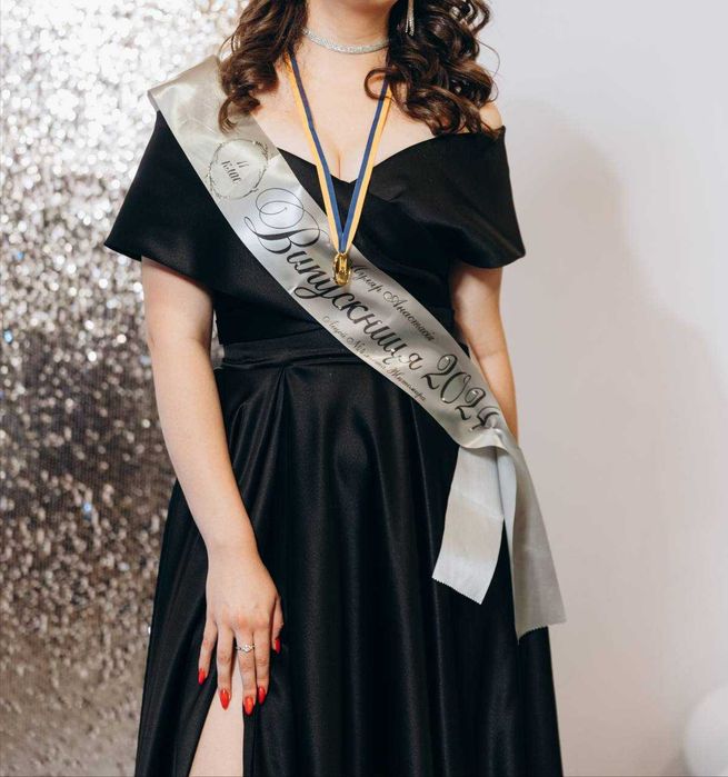 Випускна сукня, для високих дівчат, чорний колір, атлас