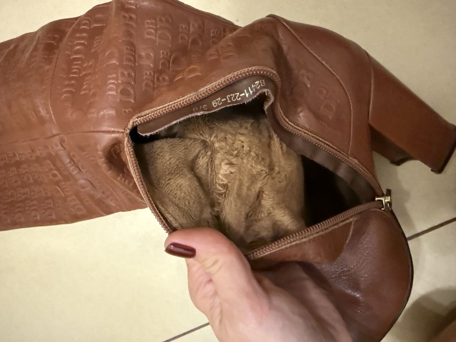 Жіночі шкіняні осінні чоботи. 37 розмір.