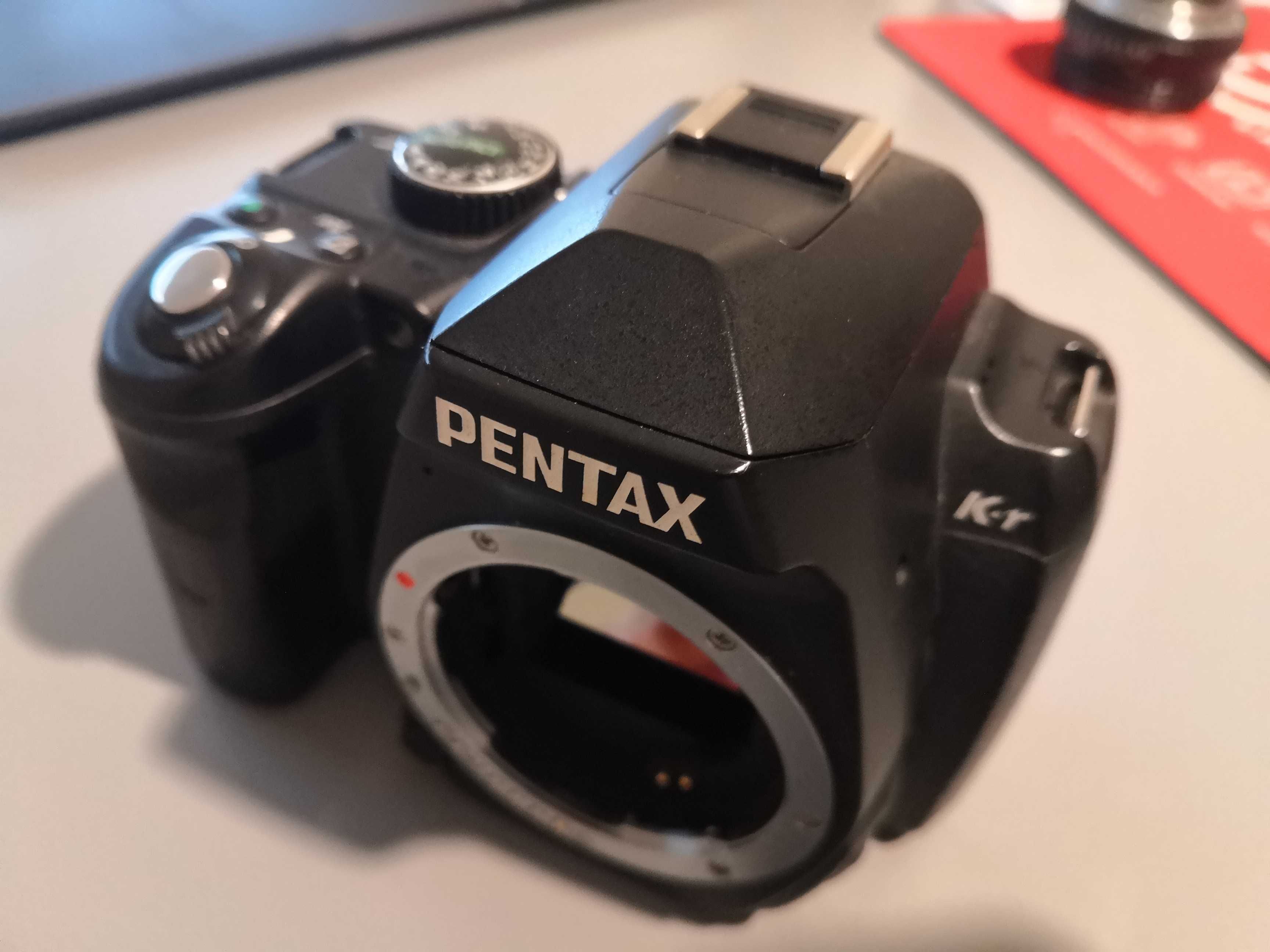 Pentax K-r Trzy obiektywy - 50, 18-55, 50-200mm