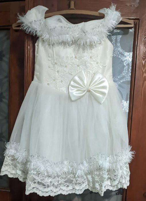 Продам детские нарядные платья