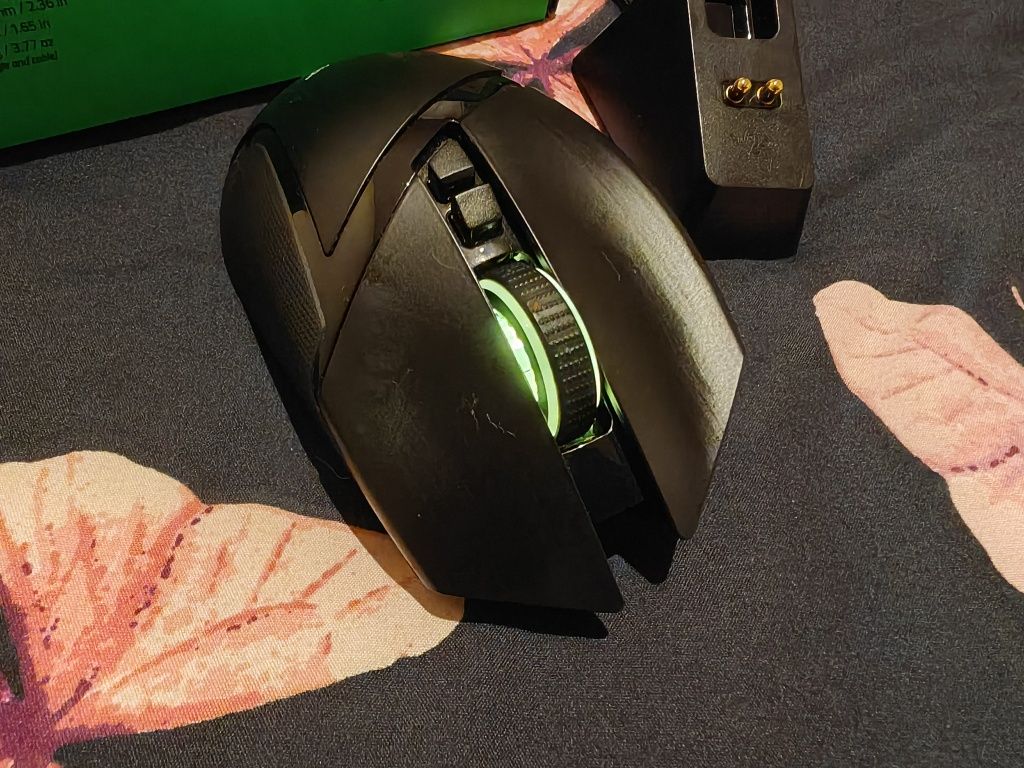 Rato/Mouse PC RAZER Basilisk ULTIMATE + Dock (Base) - WIRELESS