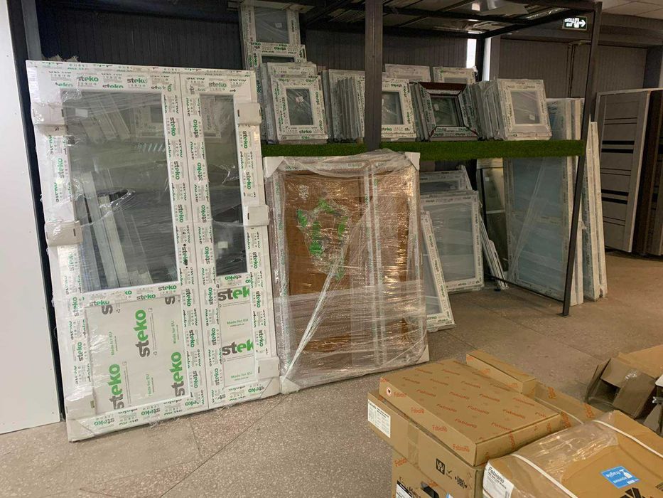 Готові пластикові вікна та двері. Розпродаж складу вікон та дверей.