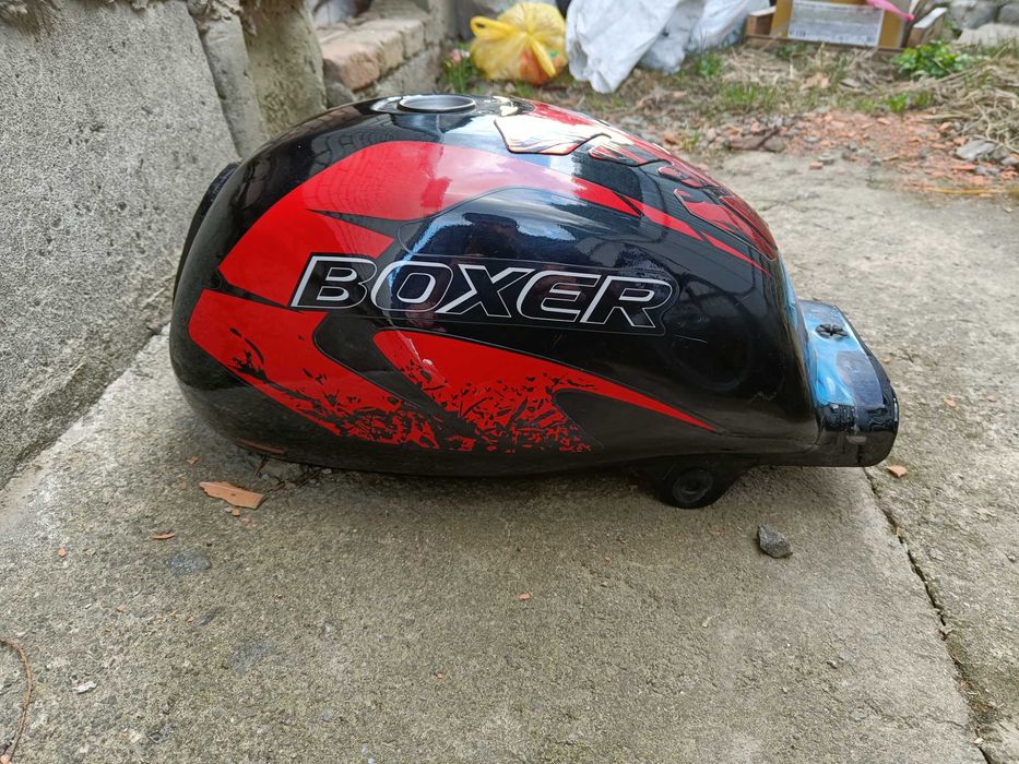 Бак Bajaj Boxer із вм'ятиною