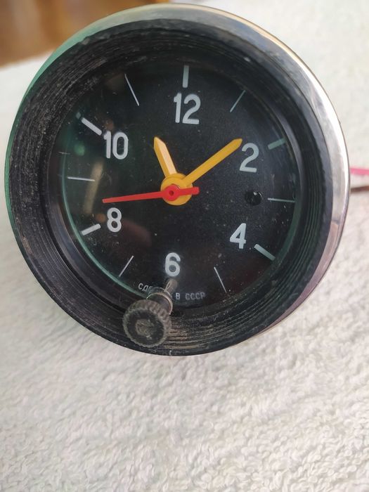 Zegar zasilany napięciem stałym U = 12V