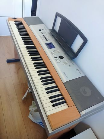 Keyboard pianino elektroniczne Yamaha Portable Grand DGX-630