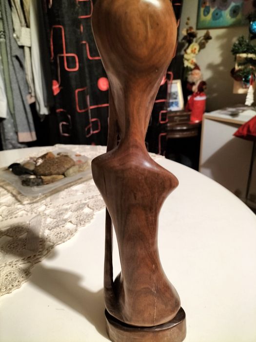 Estátua em madeira, assinada