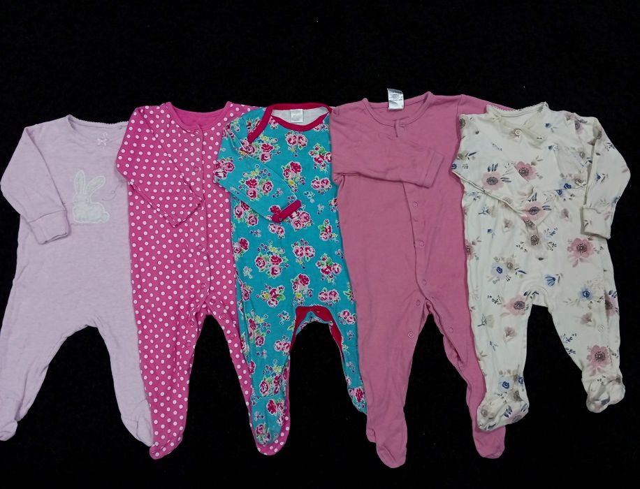 Одяг на дівчинку від 0 до 9 місяців в ідеальному стані.