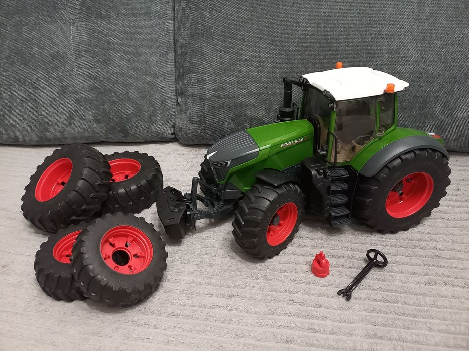 Трактор Fendt 1050 Vario від Bruder