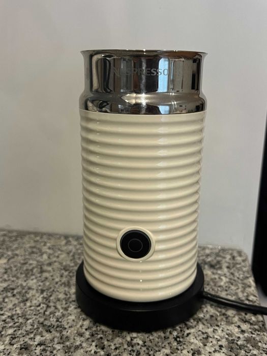 Espumador leite Nespresso Aeroccino — creme (sem tampa)