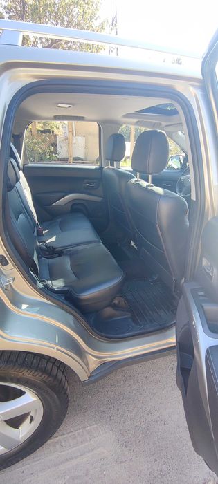 Mitsubishi Outlander XL