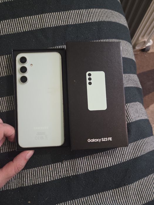 Samsung s23fe 8/128 стан на фото коробка в комплекті