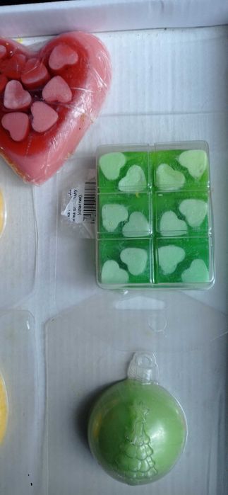 Формочки для виготовлення мила або шоколаду.
