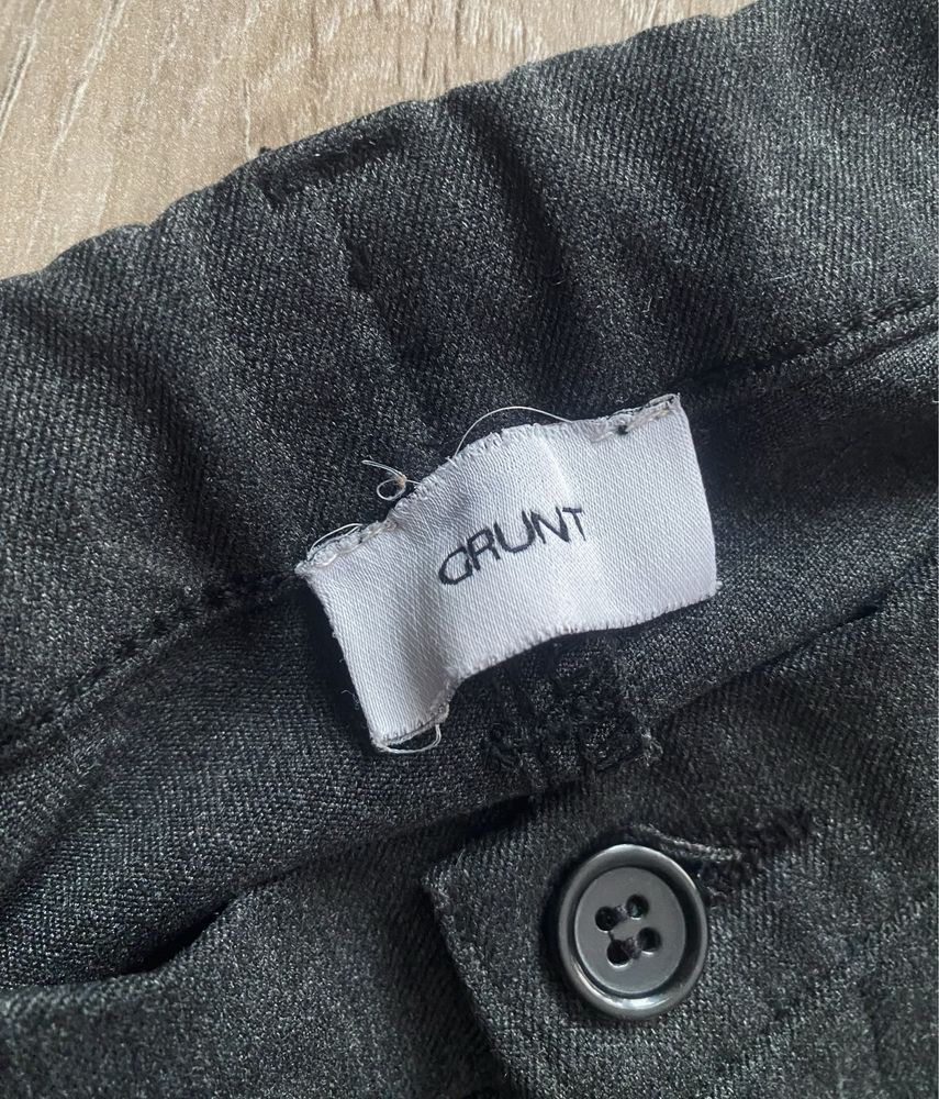Spodnie chłopięce casualowe eleganckie slim grafirowe Grunt 152/158cm