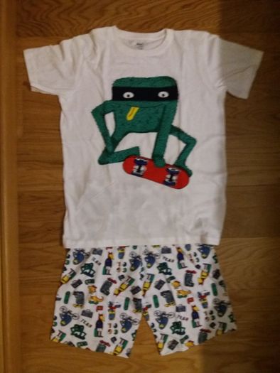 Vendo pijamas novos 11/12 anos, 12/13 anos, 13/14 anos