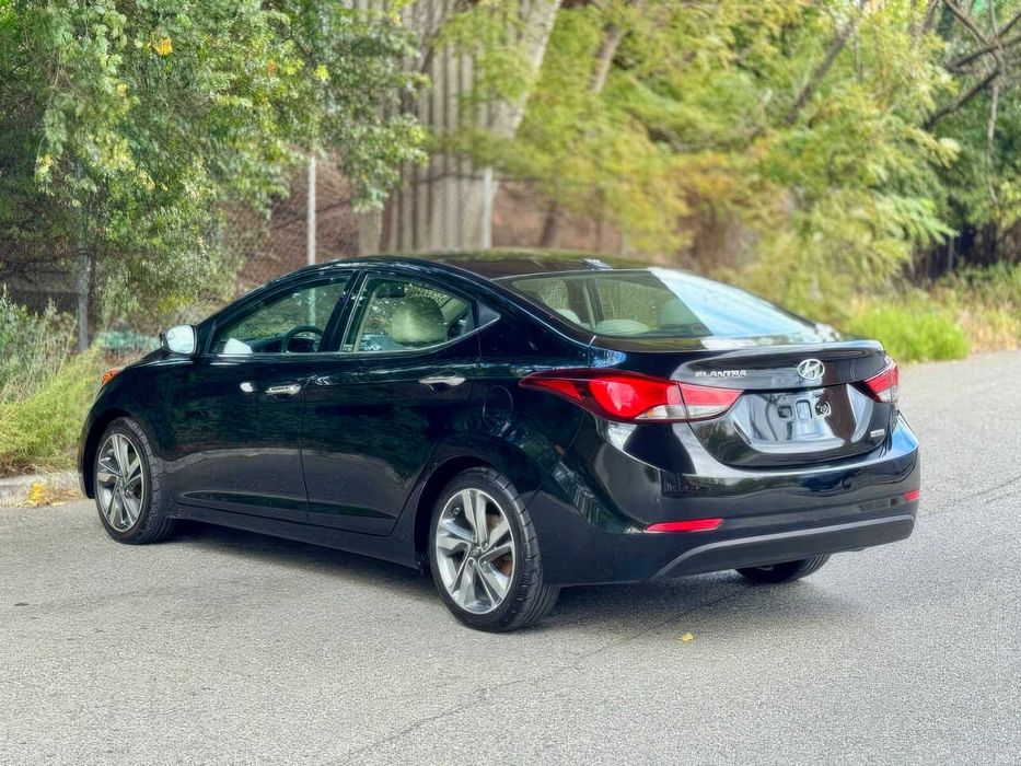 Hyundai Elantra Limited      2015