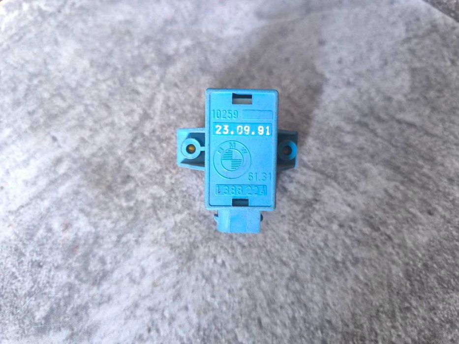 Аварійний вимикач центрального замка BMW E36 E34 E39 61311388224