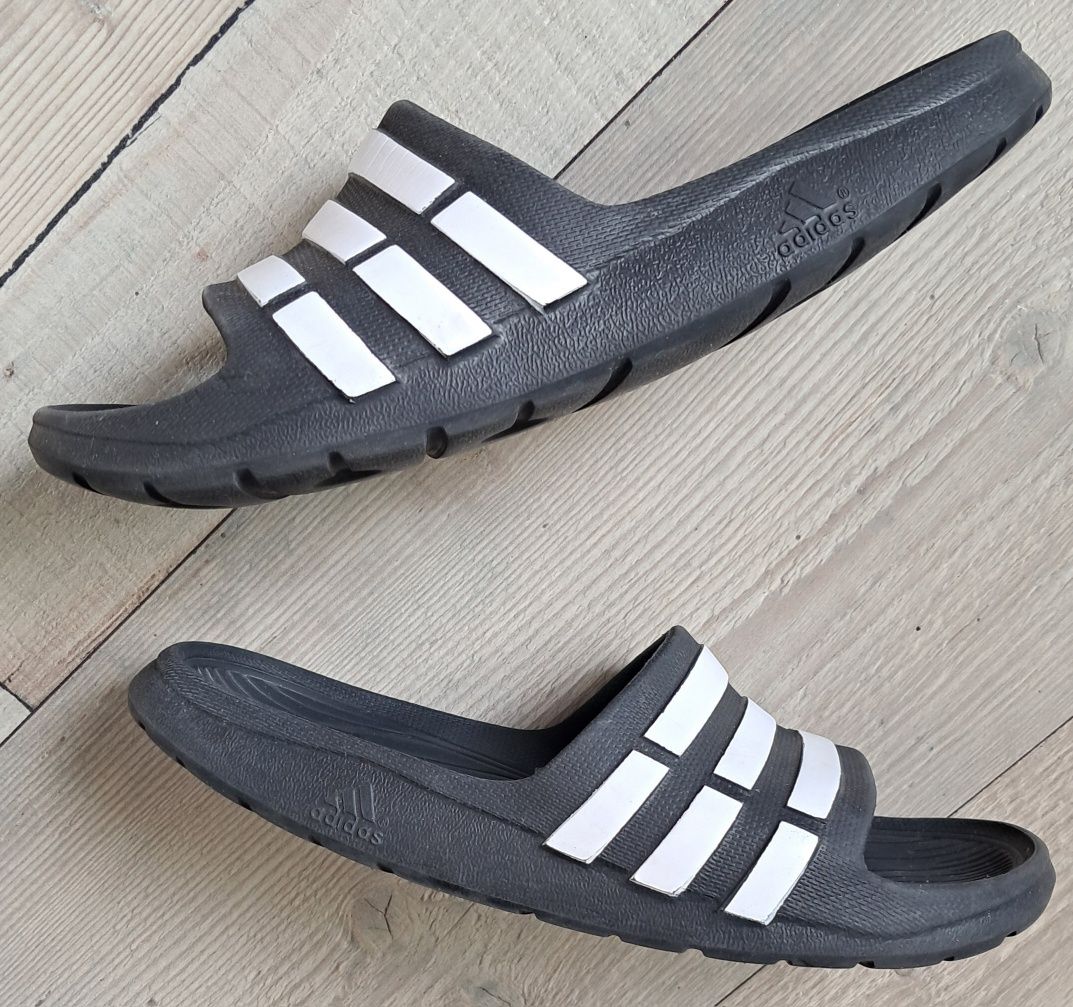 Шльопанці Adidas ( р.34/ K3)
