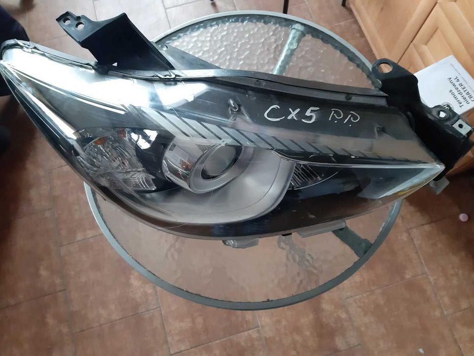 Mazda CX-5  reflektor prawy lampa prawy przód
