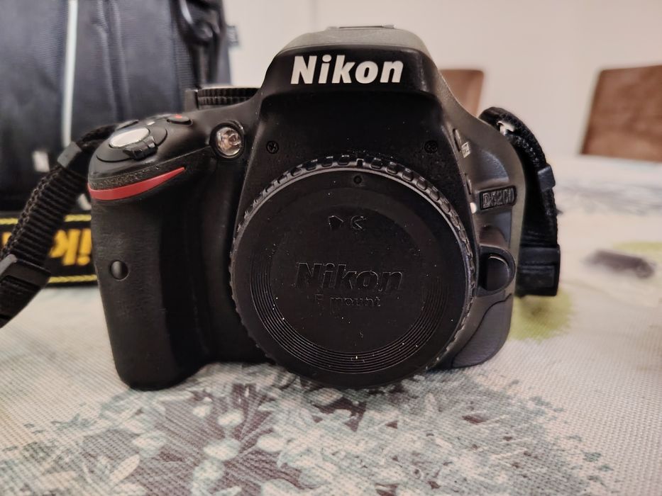Nikon D5200 + Lente 18-55mm VR – Excelente estado!