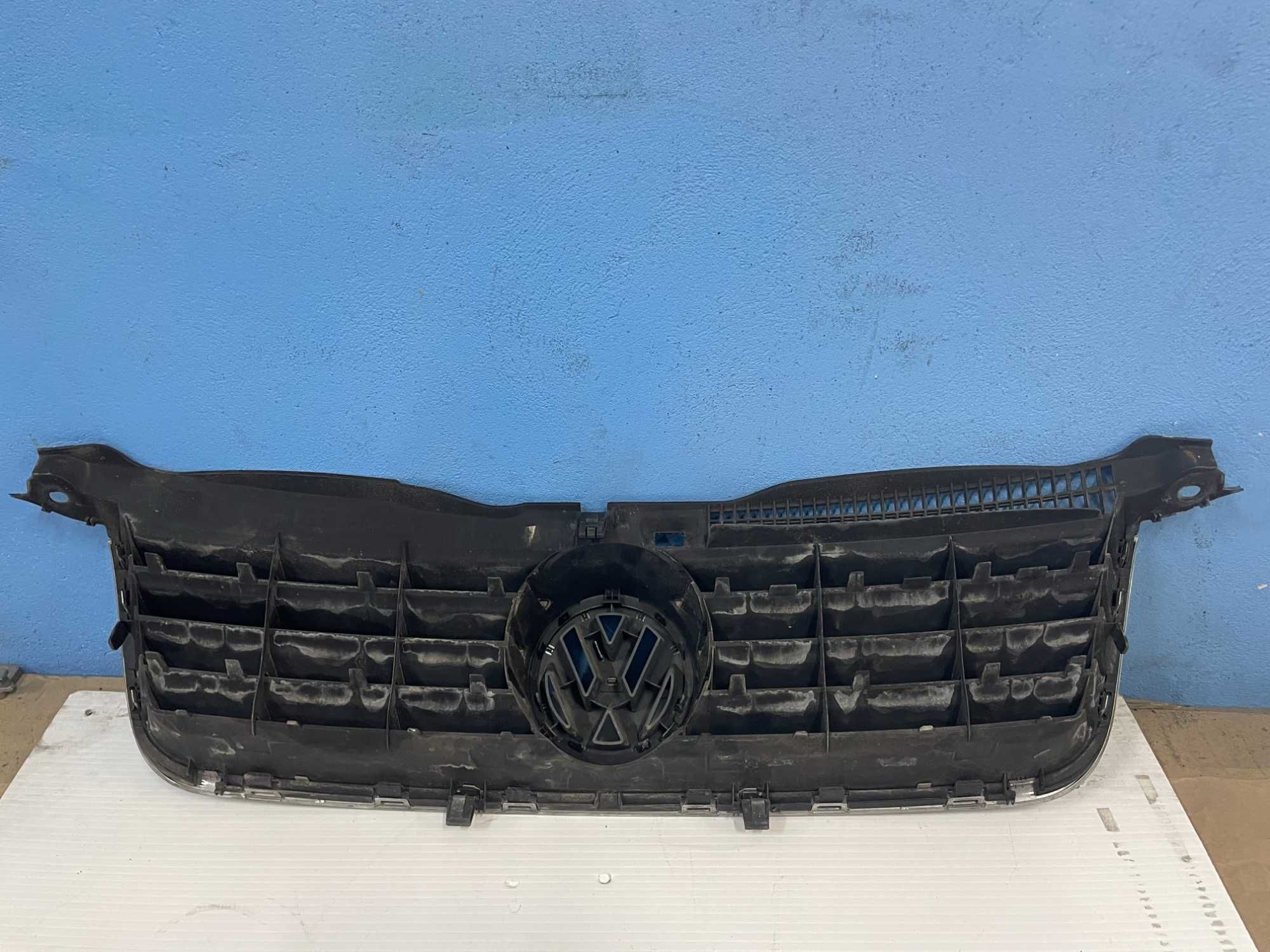 Grill / Atrapa chłodnicy / kompletna VW Passat B5