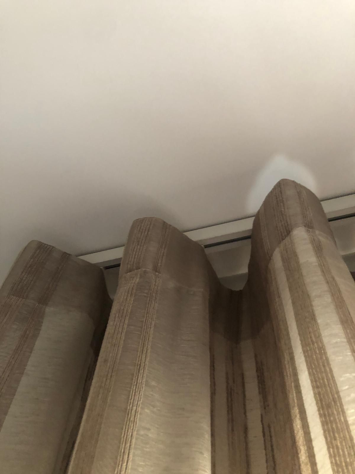 Cortinados com calha incluída altura 2,30cm e largura 2m