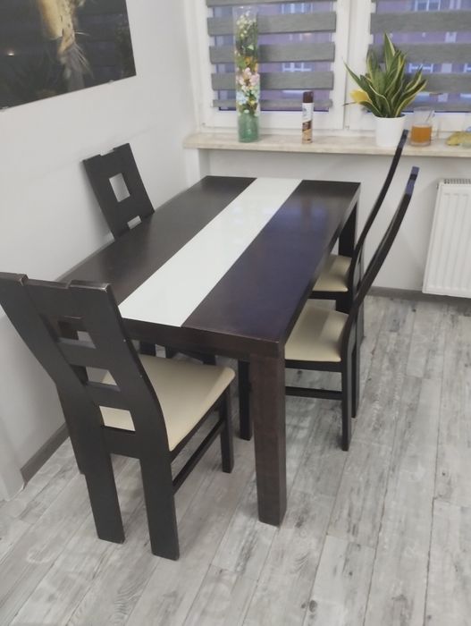 Piękny masywny stół 140x80+4 krzesła