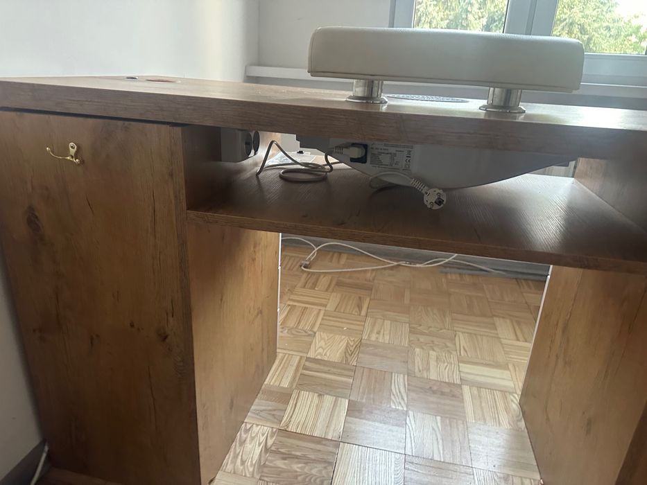 Biurko kosmetyczne z pochłaniaczem Afinia, 990zl