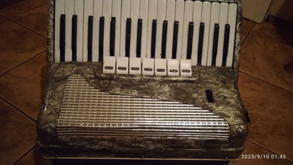 Akordeon Victoria II 100% sprawny