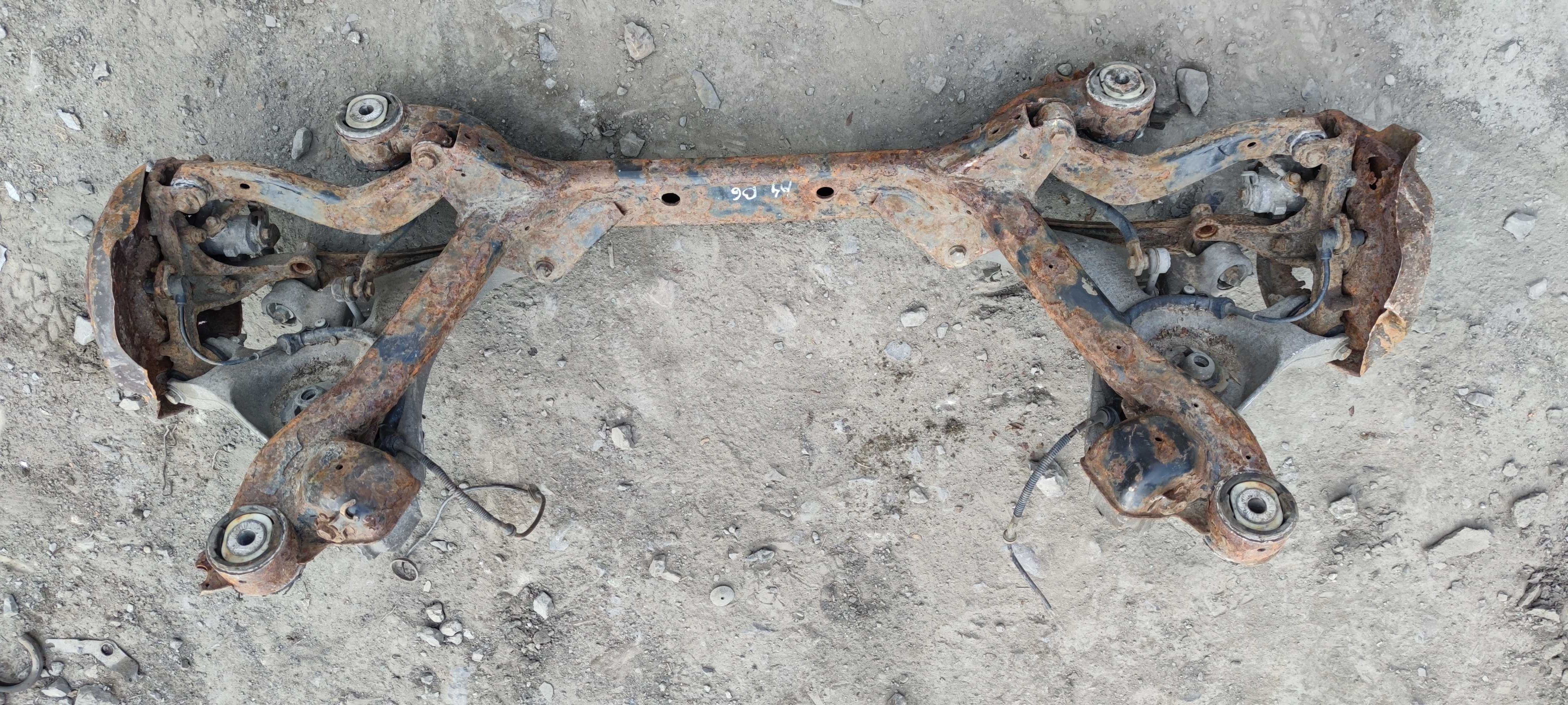 Audi A4 B6 Avant Kombi Belka Tylna Zawieszenie Tył Tylna Oś