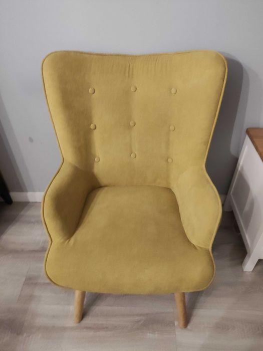 Cadeirão Amarelo como novo