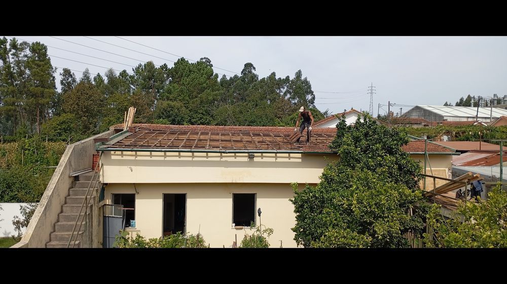 Alugo espaço para arrumos em anexo independente