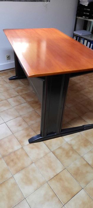 secretarias e cadeiras de escritório