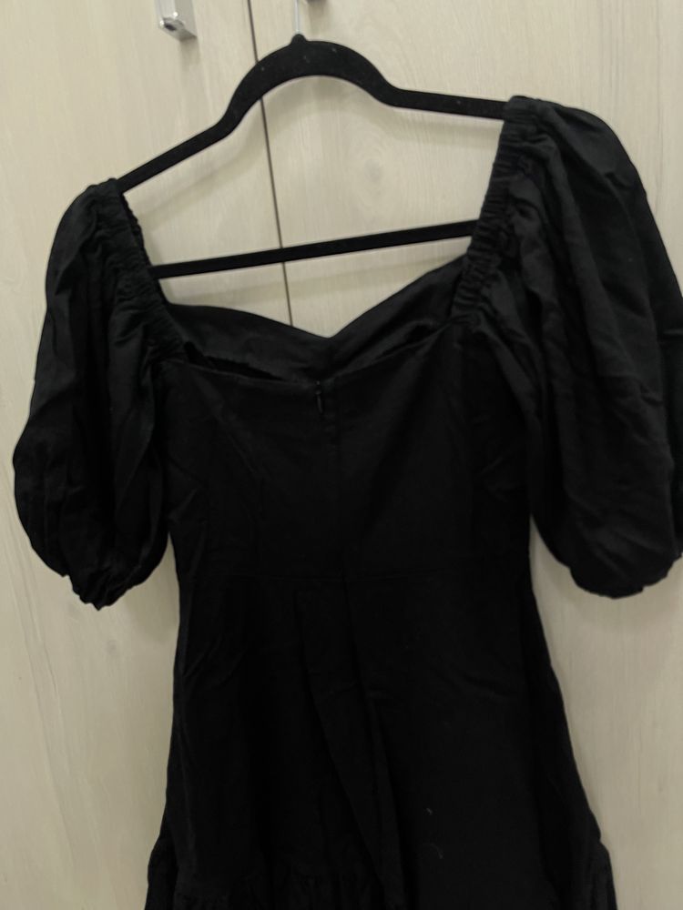 Маленька чорна сукня!