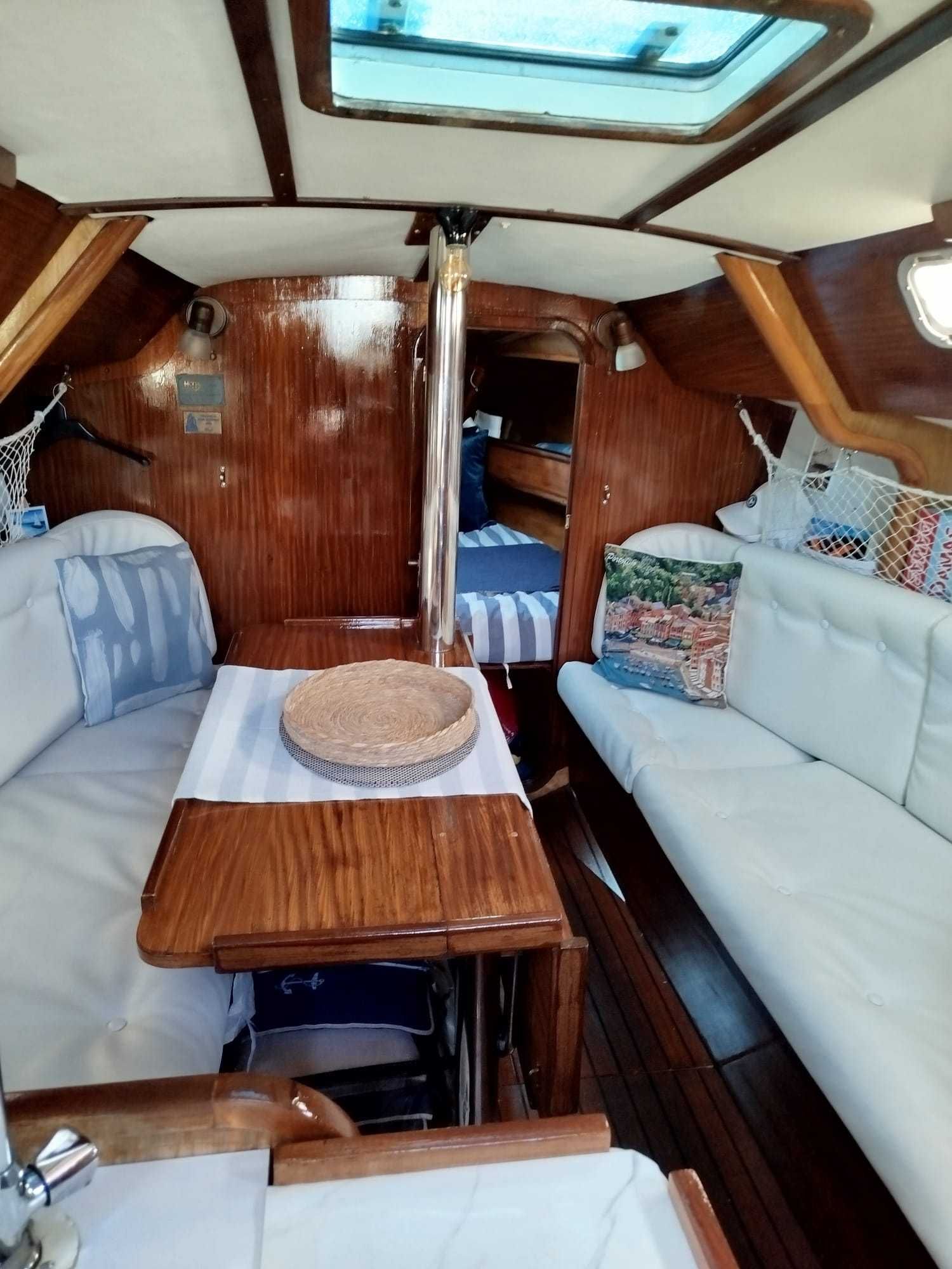 Veleiro Elan 31 – Interior renovado, roda de leme, pronto a navegar