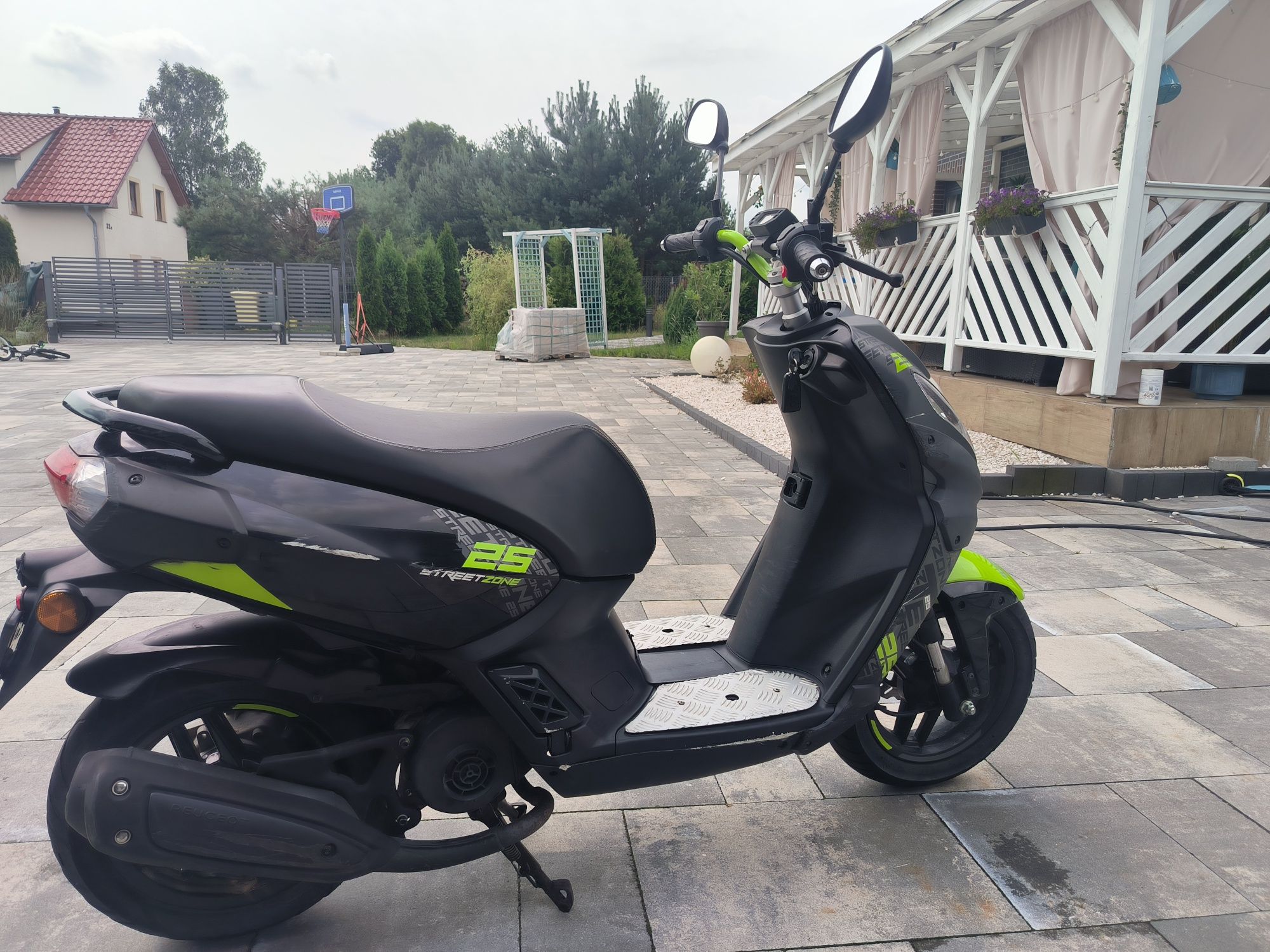 Skuter Peugeot Kisbee Street Zone