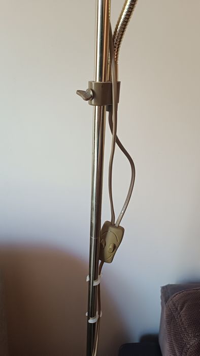 Zestaw mebli do salonu z rogówką i stołem