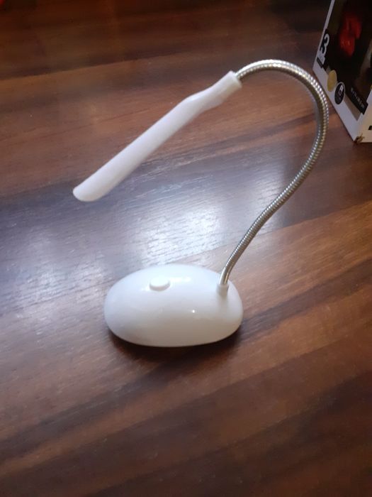 Mini lampka biurkowa