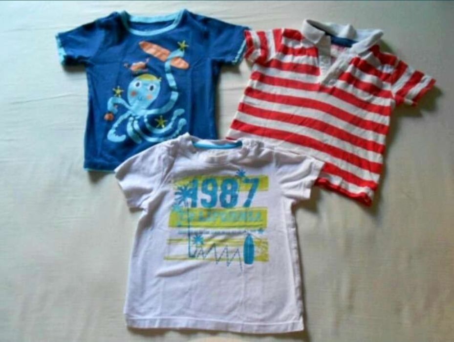 Calções e T-shirts